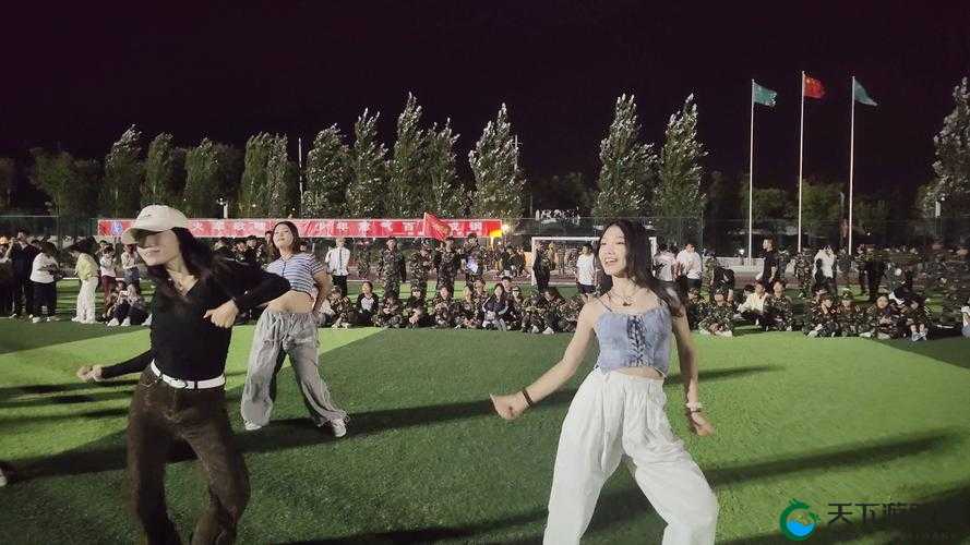51 吃瓜群众 fun 军训跳舞:活力绽放青春风采