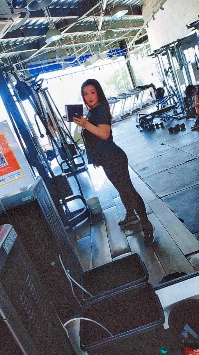 解析 freezeframe 丰满老妇:时间的痕迹与美丽的抗争