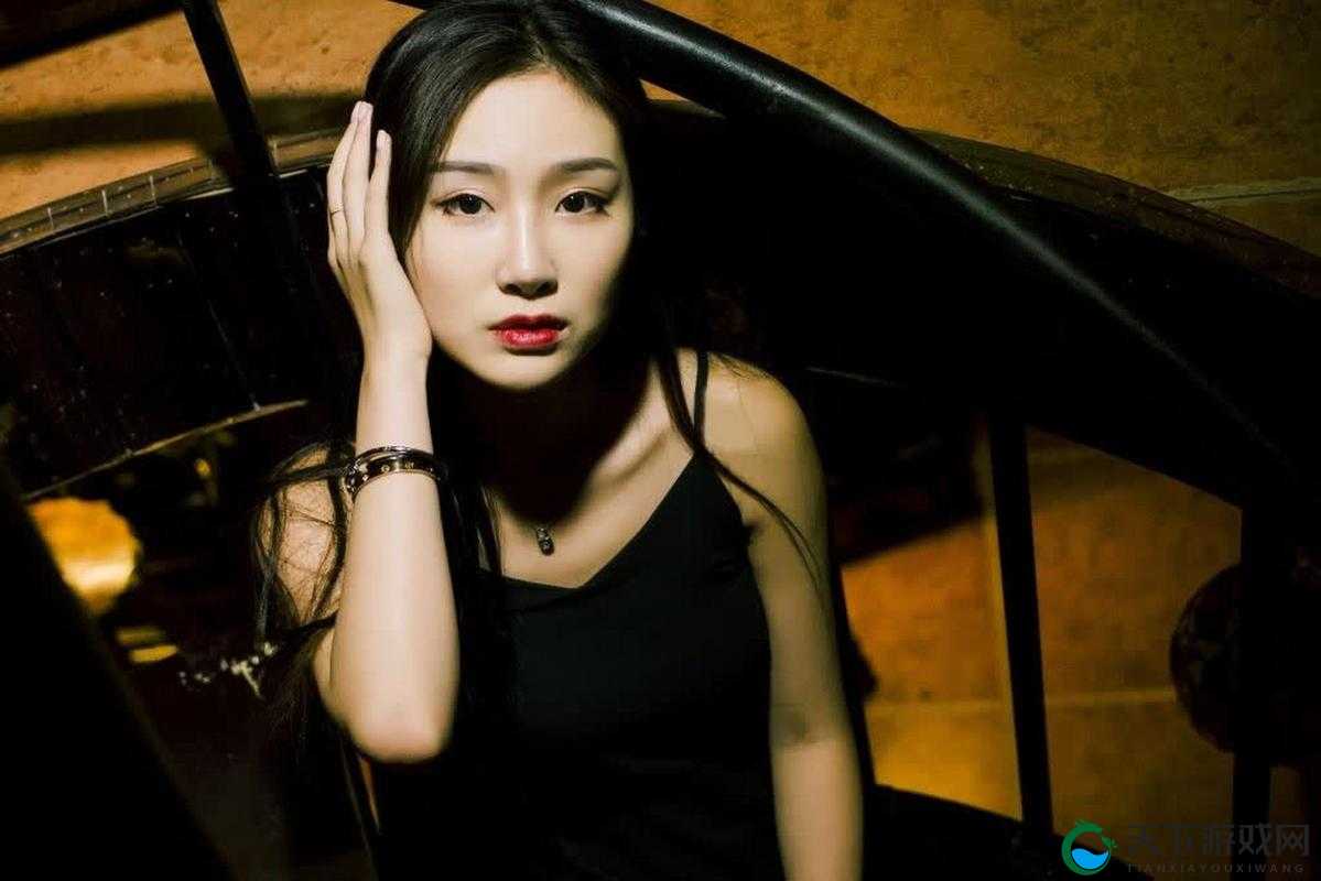 夜色伊人-在那迷人的夜晚中绽放独特魅力