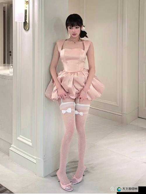 女子私密自慰致使白丝袜被弄湿的独特经历