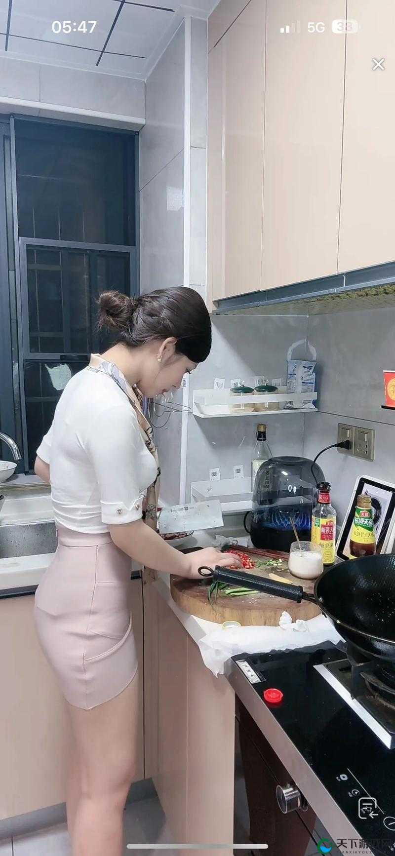 探索 XXX 乱女少妇精品 99 网站视频背后的精彩故事