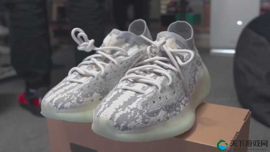 yeezy380 蜜桃粉与白色引领直播界变革热潮
