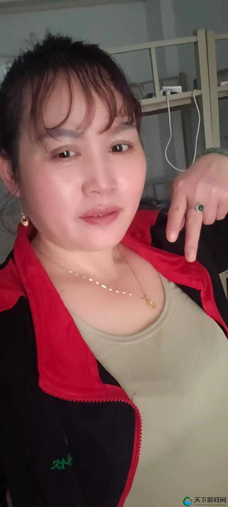 专约老阿姨精神小伙返场是真的吗：背后的真相究竟如何