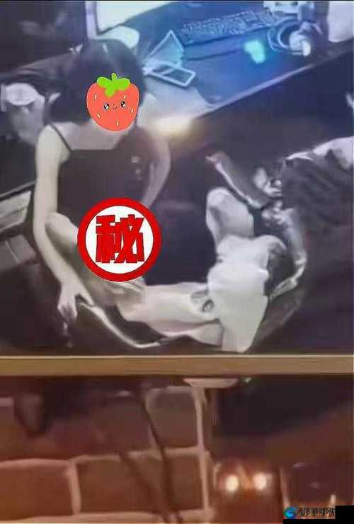 双人床上打扑克不盖被子：这种行为是否合适引人深思