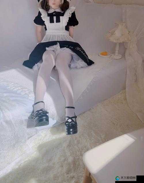 白丝女仆在深夜被激情啪到极致的浪漫故事