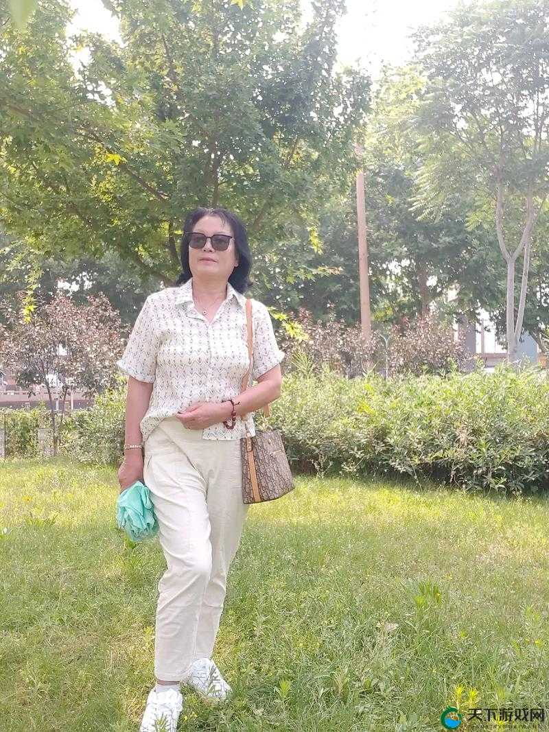：一位令人惊叹的老太婆：大 B BBBBBBBBB 的传奇故事