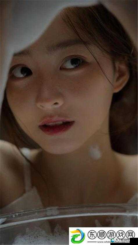 在逃生游戏里花式展示艾草桃子灯的奇妙之旅