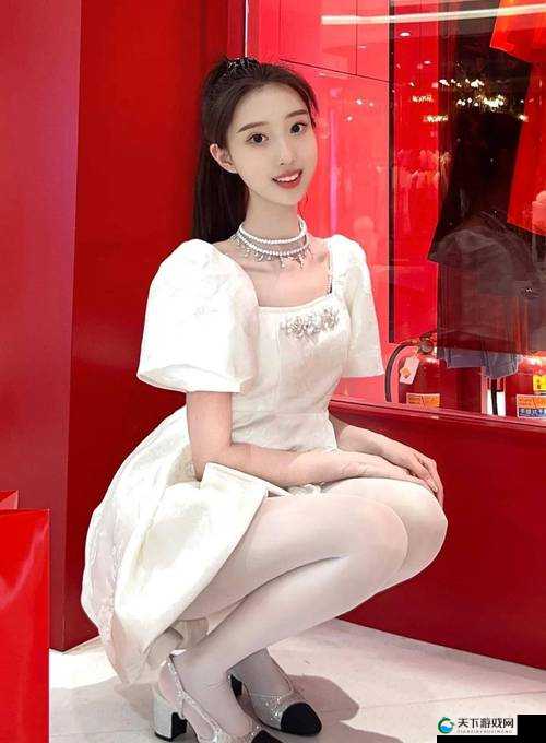 白丝美女啪啪：诱惑与激情的交织