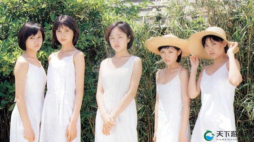 13 位女学生小嫩苞的青春故事与成长历程