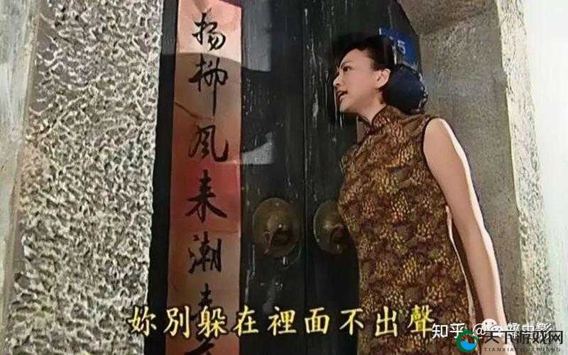 小海：雪姨，你有本事开门哪，别躲在里面不出声，我知道你在家