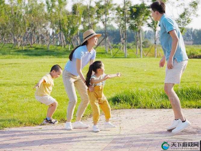 爸爸、妈妈、姐姐、哥哥、弟弟、妹妹一起玩游戏