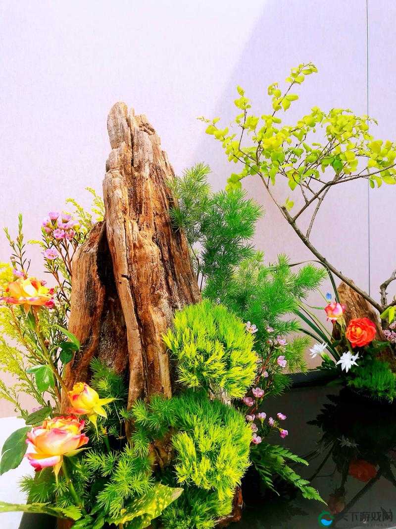 二曲亭亭玉女峰邻水插花像谁用：探究其背后的寓意与美感