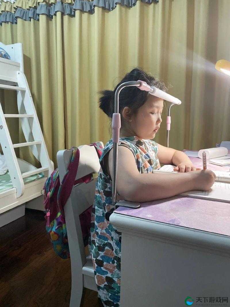 写作业坐在捧捧上面：探讨学生独特的学习坐姿习惯