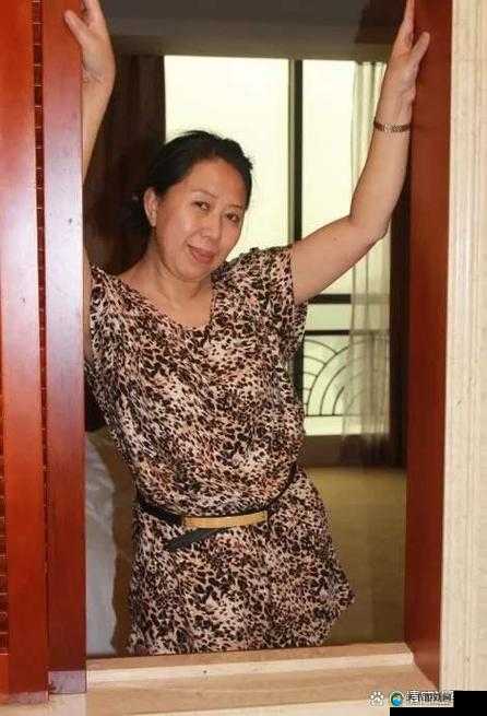 李阿姨今年44岁刘阿姨比：两位阿姨的生活故事与健康秘诀分享