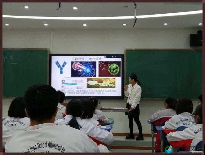 生物课繁殖老师拿校花做示范，生动讲解生命科学原理引发学生热议