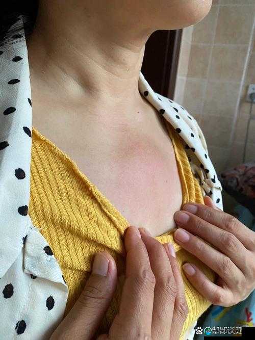 女生胸前的两个大包包是干什么用的?