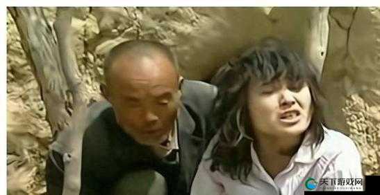 农村老头大汉澡嫖Gay的真实故事：揭秘乡村生活中的隐秘情感与复杂人际关系