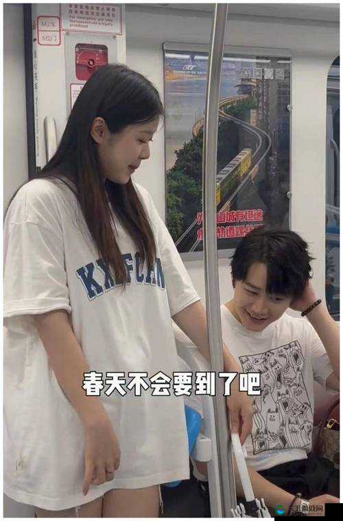 男生被女手握住下身感觉的真实体验分享：细节描述与心理反应全解析