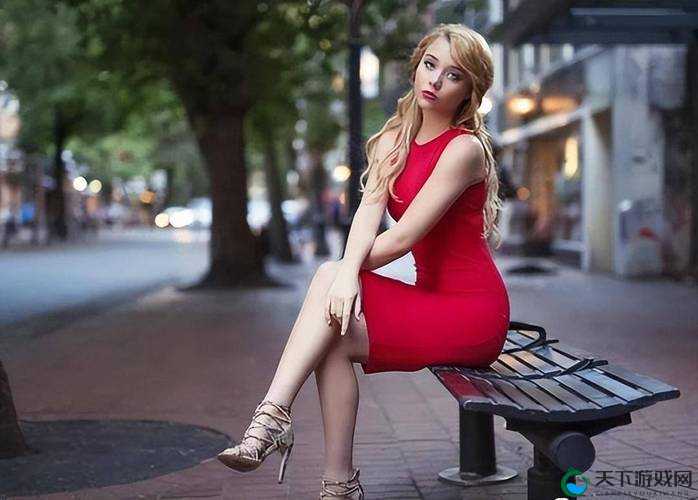 俄罗斯大战美女一级髦片：揭秘背后的故事与影响，深度解析这一现象的社会文化背景