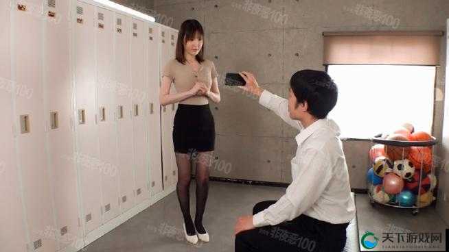 日本美女老师与学生在办公室里的激情互动