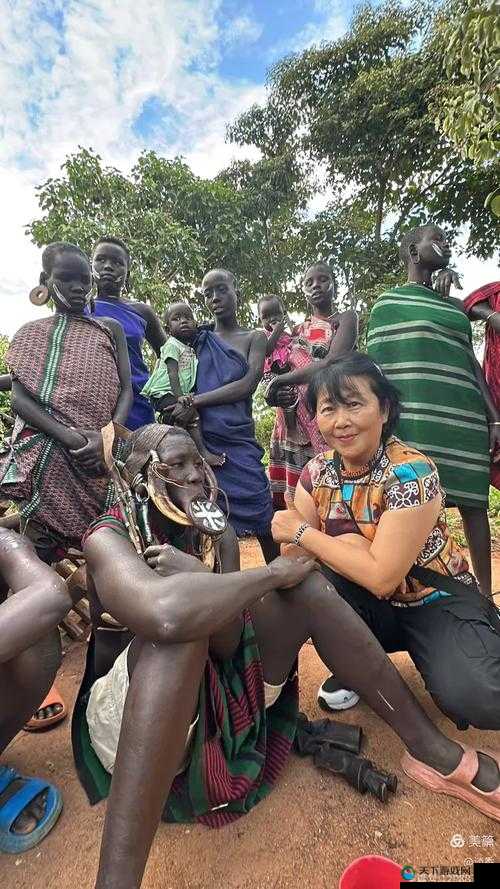 非洲女人与拘的交酡视频真实记录场景细节曝光引热议，事件背后真相深度解析 （完整保留关键词并自然融入疑问句式，通过真实记录-细节曝光-真相解析等网络热议词汇增强搜索吸引力，同时引热议-深度解析暗示内容价值，符合百度用户对热点事件的搜索行为习惯，结构符合SEO长尾词布局要求）