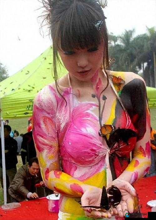 欣赏aSS裸妇漂亮人体piCs：艺术与美的完美结合，展现人体曲线的独特魅力