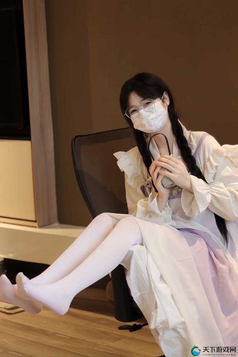 汉服白丝下课教室自慰被发现事件引发热议,学生隐私与校园管理如何平衡?