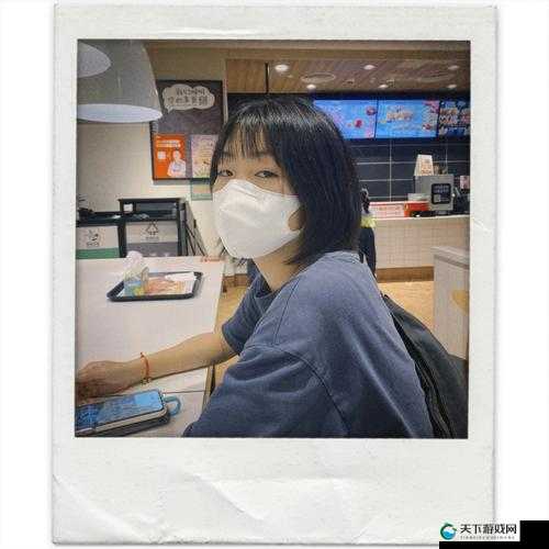 男生困困塞进女生困困里的视频：搞笑互动引发网友热议，看看他们如何玩出新花样