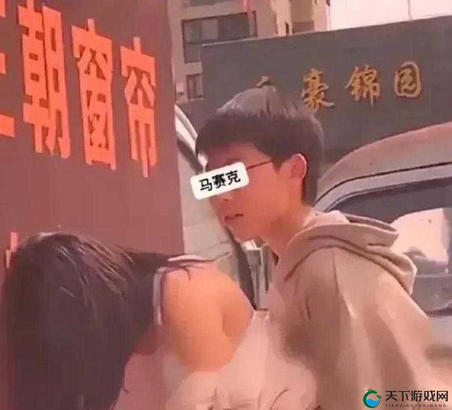 两人打扑克又叫又病，揭秘背后的心理与社交效应，如何影响日常互动？