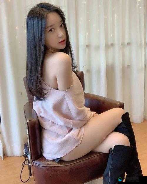 亚洲女同老女人熟女的真实生活故事：她们的情感世界与心路历程揭秘