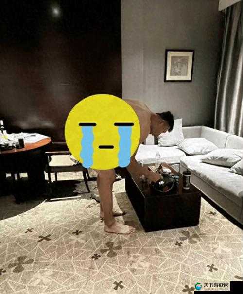 震惊91 爆料网大学生吃瓜网流出大量私密照片，是道德的沦丧还是人性的扭曲？