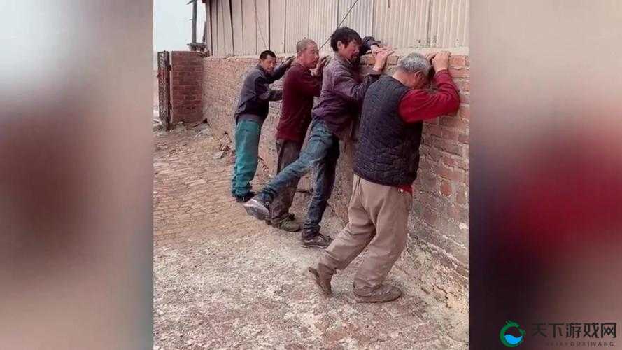 骚年为何钟爱白毛老头？视频揭示背后惊人秘密