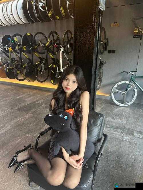 提问：最强 rapper 女潮水仙踪林为何能引发全网热议？她到底有多厉害？