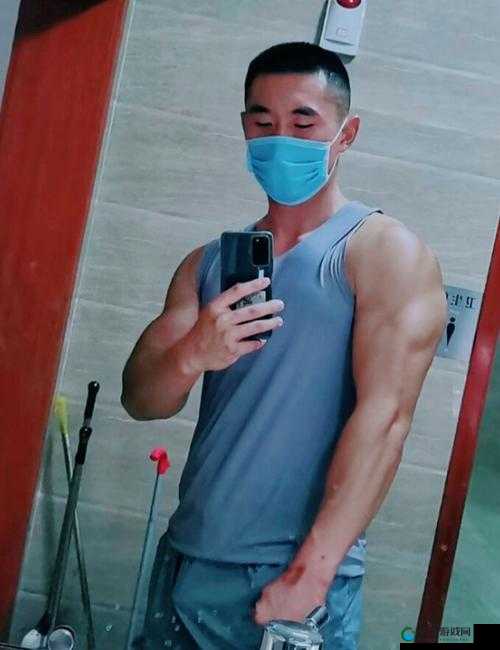 什么？教官裤裆凸起？这是怎么回事？