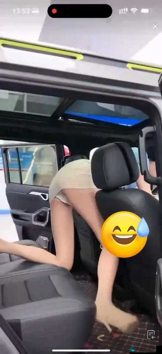 美女扒开腿露内裤免费看：揭秘网络视频背后的真相与安全警示