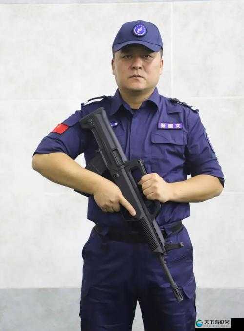 调教警花：揭秘警察训练中的严格纪律与专业技巧，如何塑造现代警务精英？