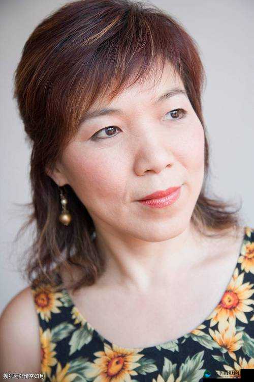 50岁老女人三级的真实生活体验：中年女性的挑战与成长故事分享