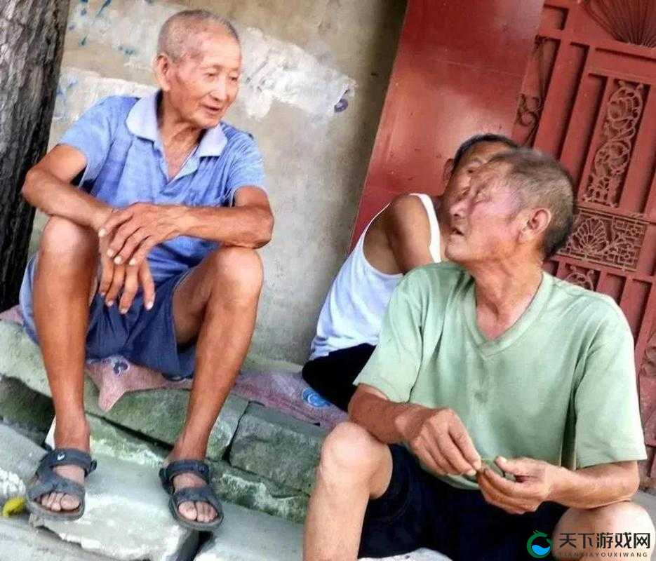 亚洲同性老头XXXXX老人的生活故事：他们如何在晚年找到真爱与幸福？