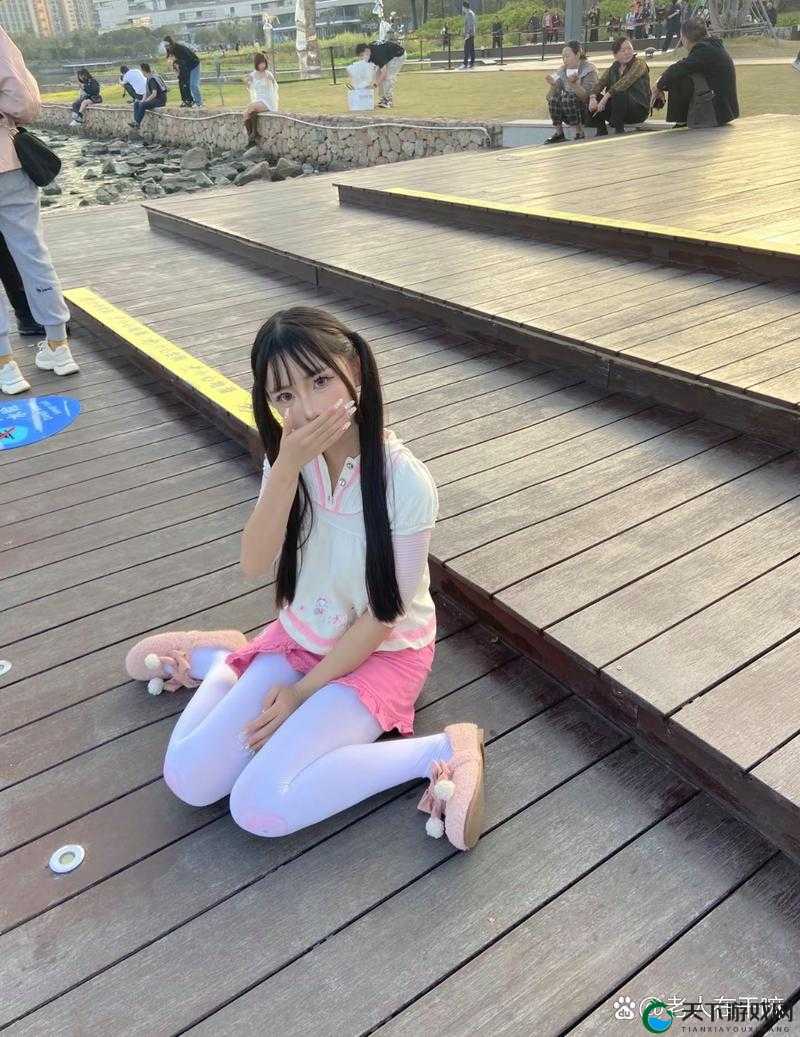 清丝校花为何扒开美退让人看？背后原因究竟是什么？引发全网热议