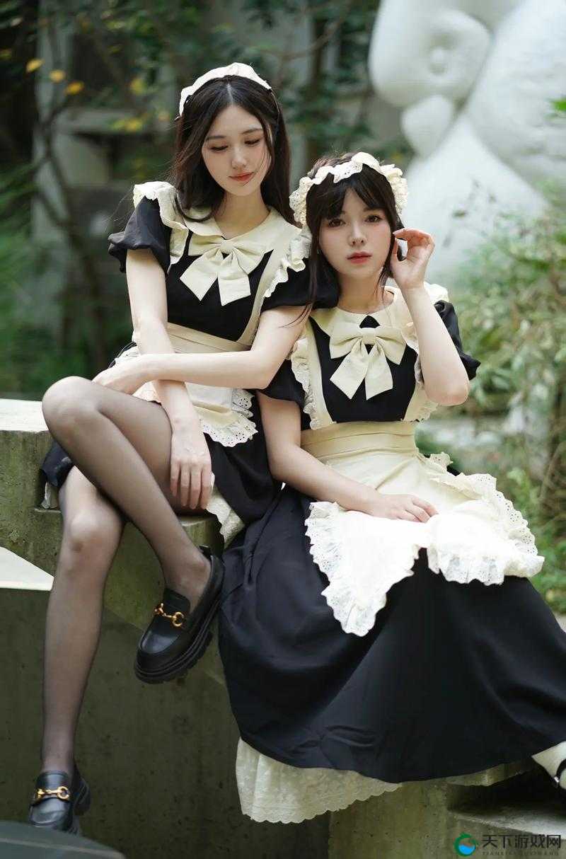 在豪华别墅中与美丽女仆共度甜蜜时光，你能想象吗？