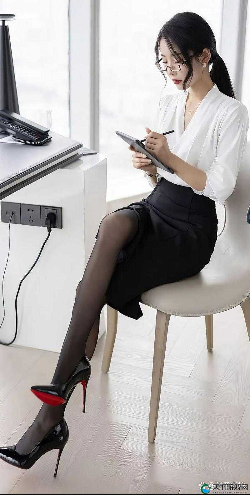 办公室制服少妇秘书为何如此迷人？探秘其背后的魅力与故事