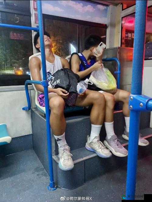 被体校猛男玩坏了：揭秘校园体育生的高强度训练与背后的故事