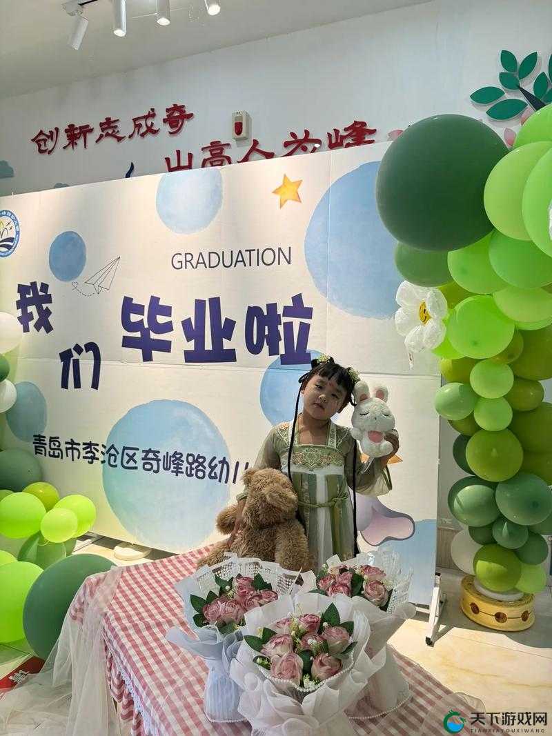 爱弓凉毕业典礼免费版：感人瞬间与珍贵回忆全记录，不容错过的毕业盛典