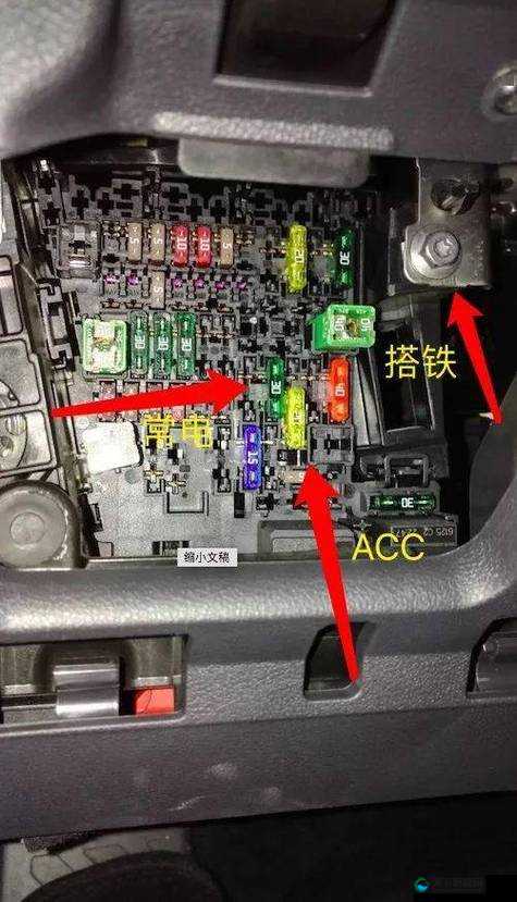 2013年大众菠萝保险盒示意图详解：如何快速识别与更换保险丝位置