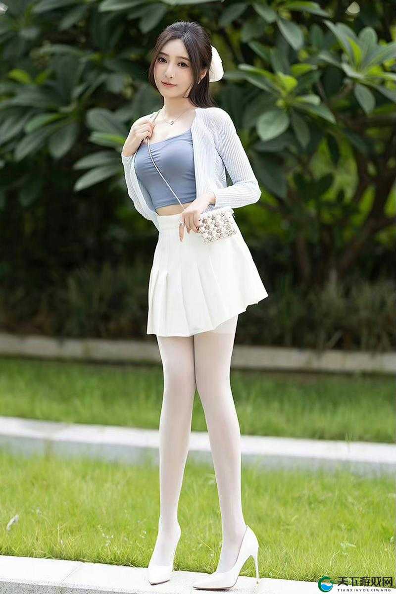 穿着白丝的 SM 爱好者，你能驾驭得了吗？