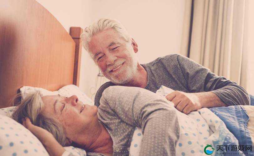 老人玩小处雌女视频免费看，这是道德还是？