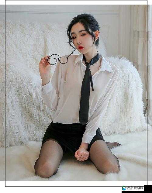 内衣办公室的秘密：欲望在格子间悄然绽放